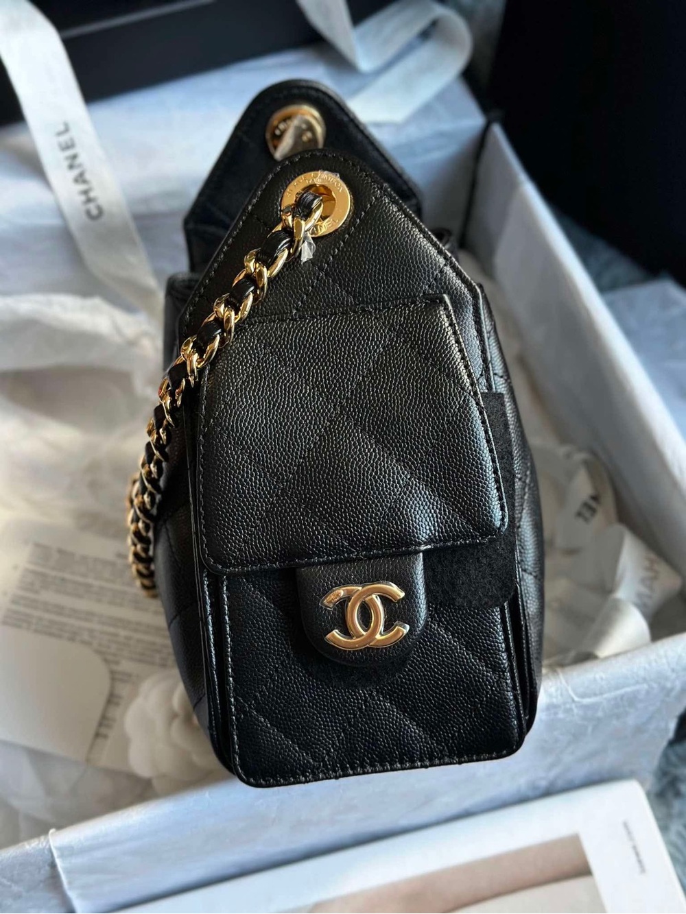❌❌❌SOLD❌❌❌CHANEL Black Quilted Leather Drawstring Bucket Bag with Gold Chain - Picture 4 of 9